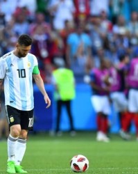  姆巴佩梅开二度助球队取胜，法甲射手榜强势登顶  