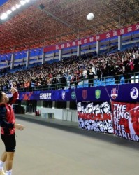  兰斯新球场首秀迎来开门红