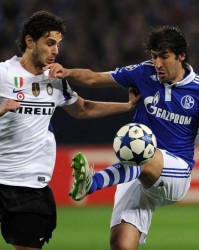  沙尔克04深陷降级泥潭，急需调整摆脱垫底困境  