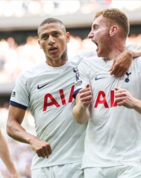  热刺防线送礼不断，利兹联逆转取胜终结五轮不胜  