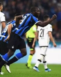  尤文图斯新援首秀破门助球队登顶积分榜  