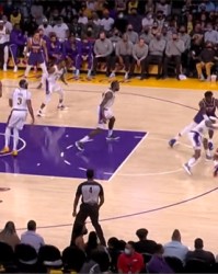  美因茨中场核心伤愈归队，盘活全队进攻体系  