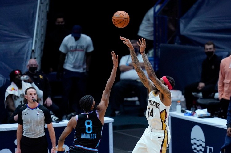  小萨博尼斯全能发挥国王客场力克活塞止连败