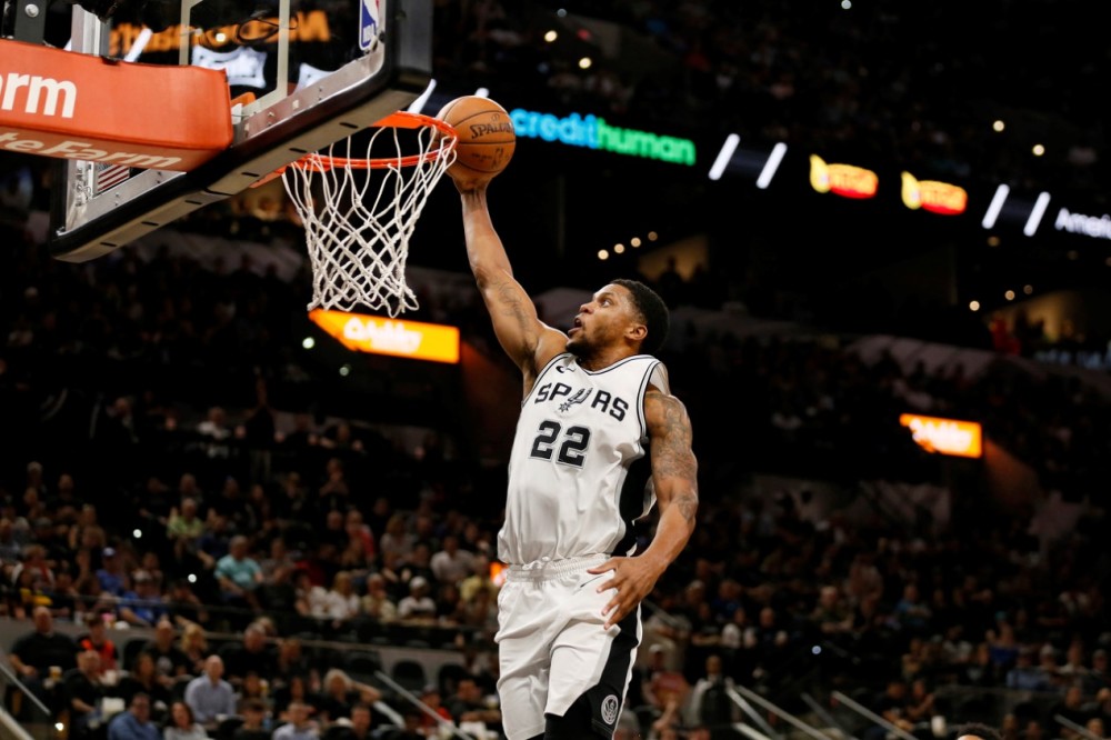  库里三分雨浇灭太阳，勇士主场轻取西部榜首